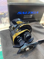 Daiwa 2025 Saltiga 300 Level Wind