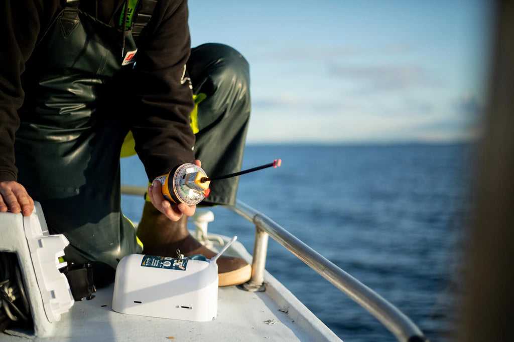 Ocean Signal SafeSea EPIRB3 Pro - Category 1