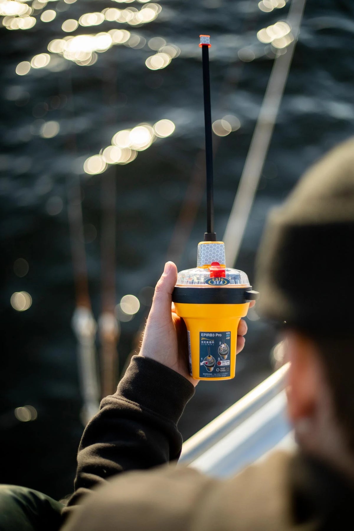 Ocean Signal SafeSea EPIRB3 Pro - Category 1